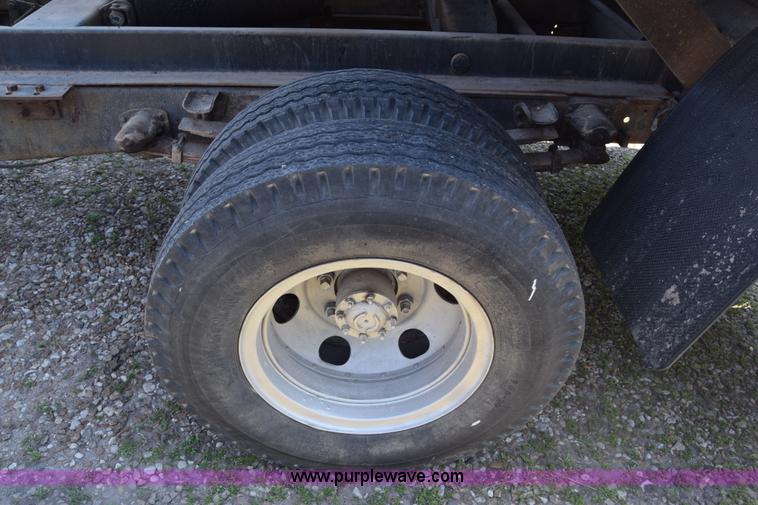 image for item K6739 1957 Ford F600 flatbed truck