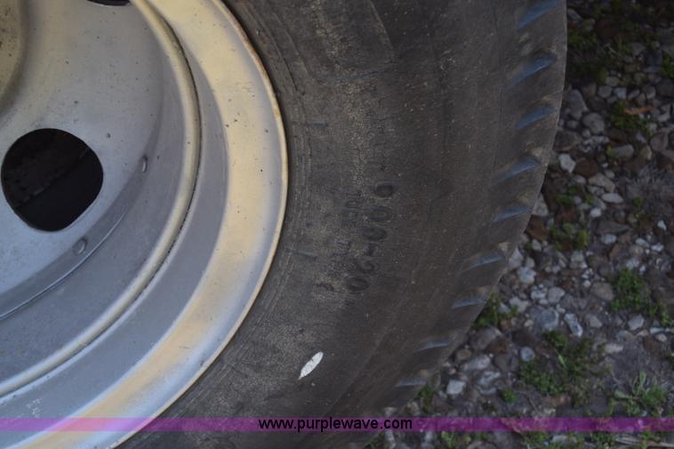 image for item K6739 1957 Ford F600 flatbed truck