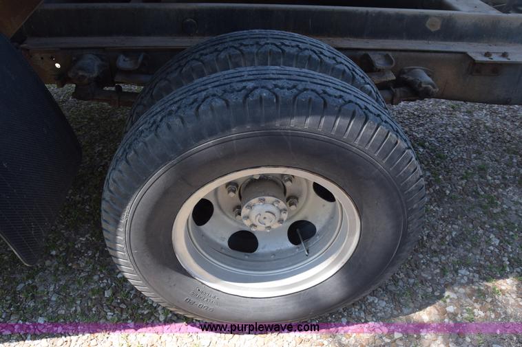 image for item K6739 1957 Ford F600 flatbed truck