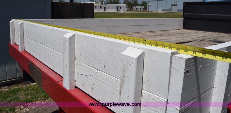 image for item K6739 1957 Ford F600 flatbed truck