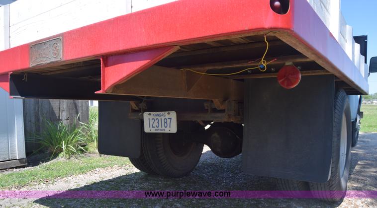 image for item K6739 1957 Ford F600 flatbed truck