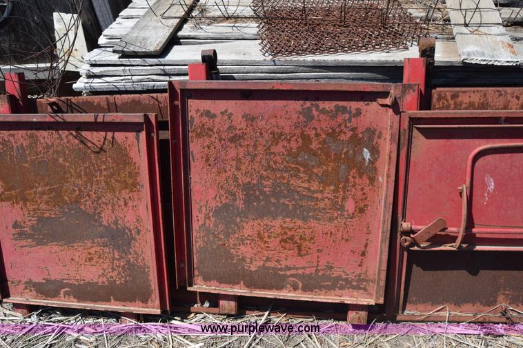 image for item K6739 1957 Ford F600 flatbed truck