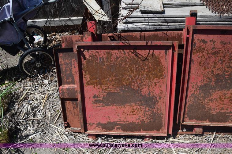 image for item K6739 1957 Ford F600 flatbed truck