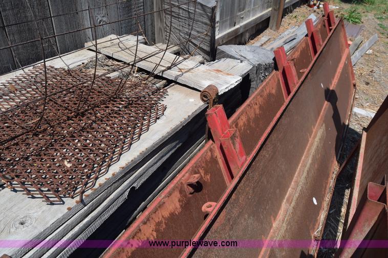 image for item K6739 1957 Ford F600 flatbed truck