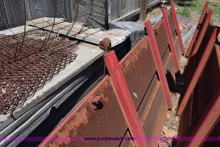 image for item K6739 1957 Ford F600 flatbed truck