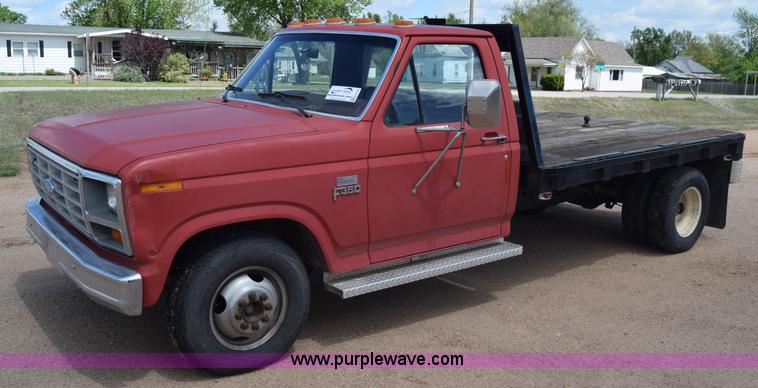 image for item K6746 1985 Ford F350 flatbed pickup truck