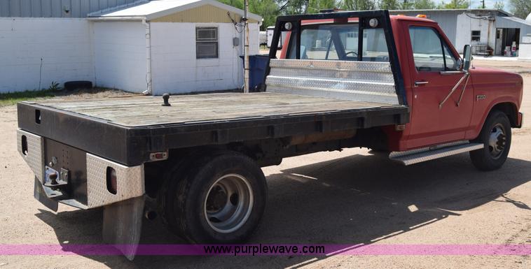 image for item K6746 1985 Ford F350 flatbed pickup truck
