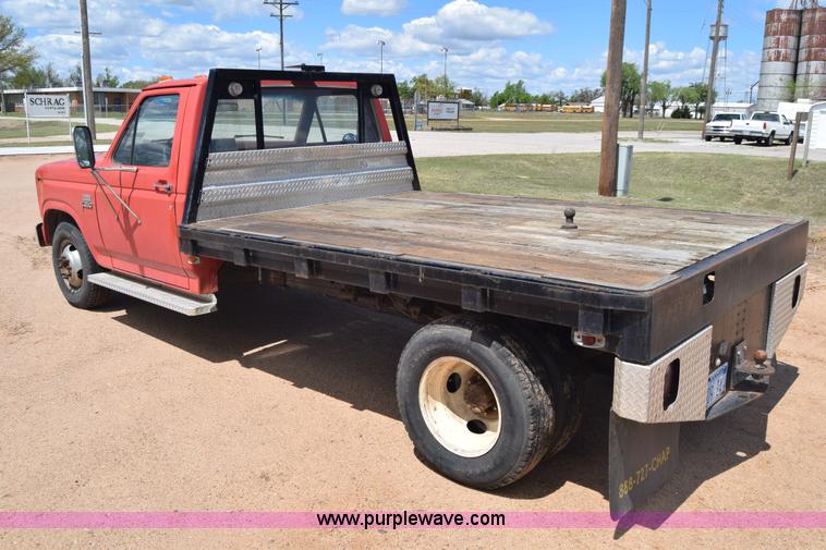 image for item K6746 1985 Ford F350 flatbed pickup truck
