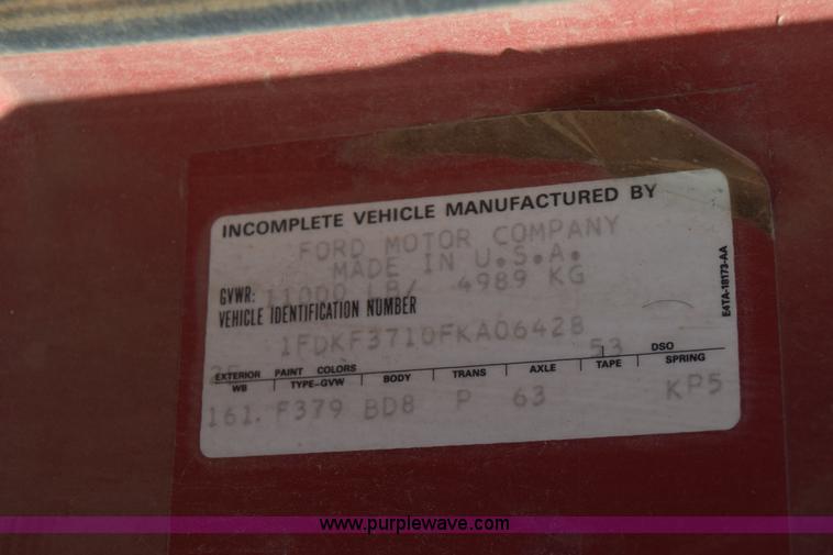 image for item K6746 1985 Ford F350 flatbed pickup truck