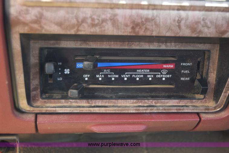 image for item K6746 1985 Ford F350 flatbed pickup truck