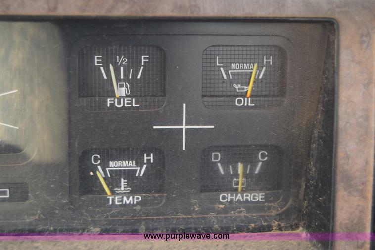 image for item K6746 1985 Ford F350 flatbed pickup truck