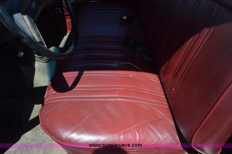 image for item K6746 1985 Ford F350 flatbed pickup truck