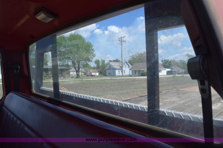 image for item K6746 1985 Ford F350 flatbed pickup truck