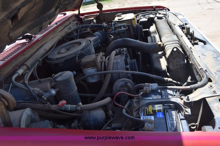 image for item K6746 1985 Ford F350 flatbed pickup truck