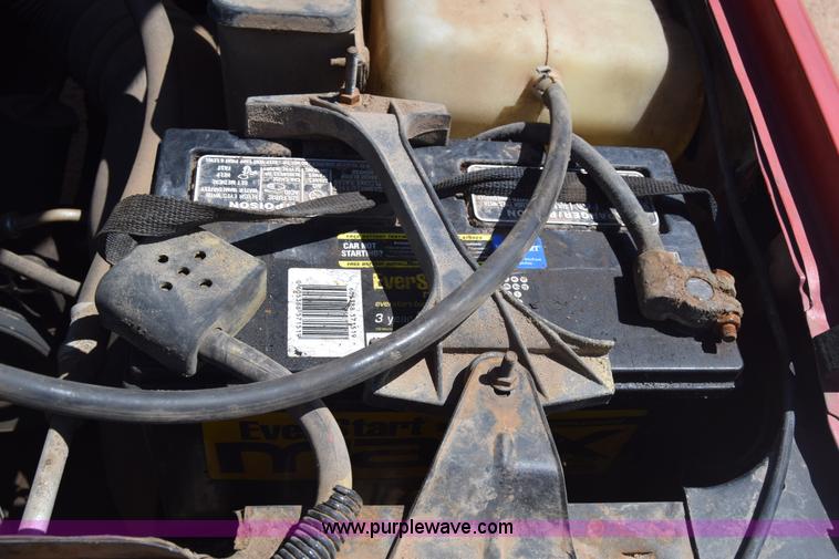 image for item K6746 1985 Ford F350 flatbed pickup truck