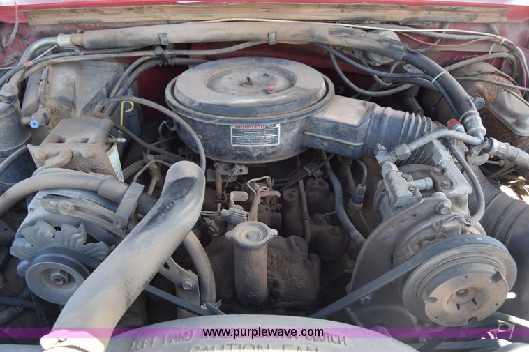 image for item K6746 1985 Ford F350 flatbed pickup truck