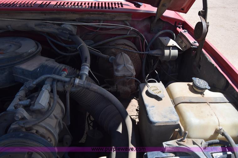 image for item K6746 1985 Ford F350 flatbed pickup truck