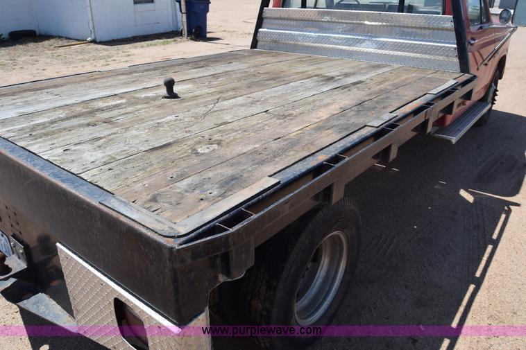 image for item K6746 1985 Ford F350 flatbed pickup truck