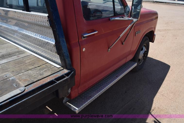 image for item K6746 1985 Ford F350 flatbed pickup truck