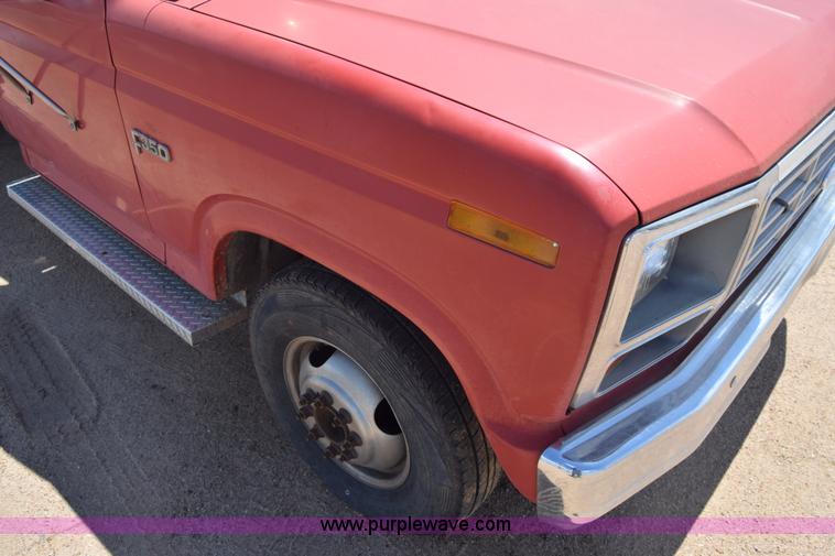 image for item K6746 1985 Ford F350 flatbed pickup truck