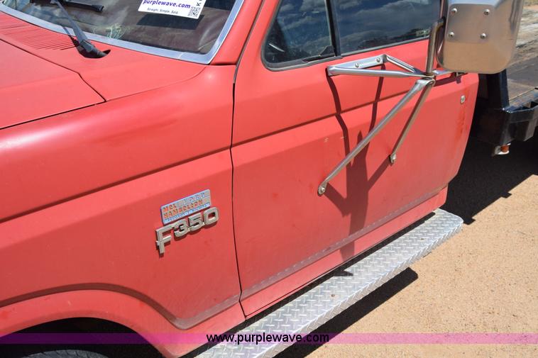 image for item K6746 1985 Ford F350 flatbed pickup truck