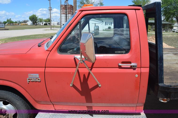 image for item K6746 1985 Ford F350 flatbed pickup truck