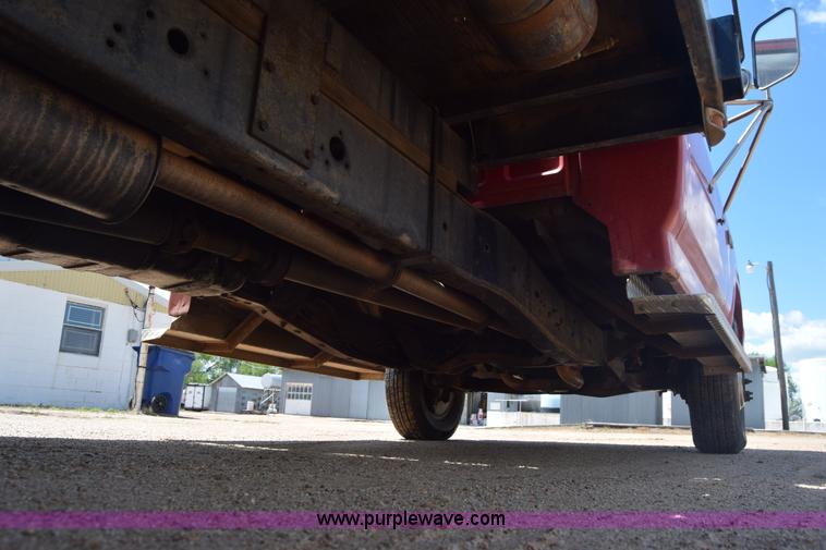 image for item K6746 1985 Ford F350 flatbed pickup truck