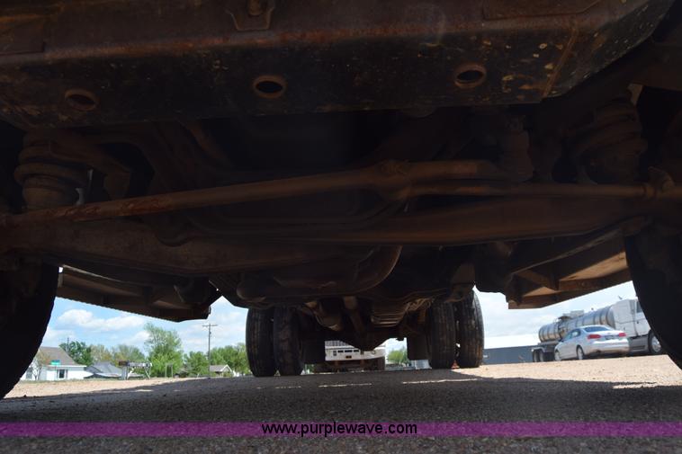 image for item K6746 1985 Ford F350 flatbed pickup truck