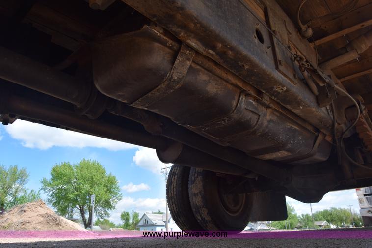 image for item K6746 1985 Ford F350 flatbed pickup truck