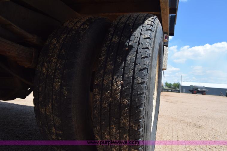 image for item K6746 1985 Ford F350 flatbed pickup truck