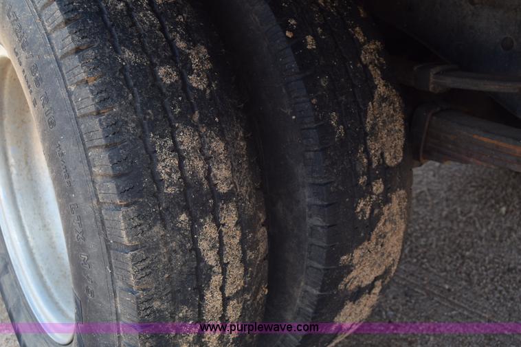 image for item K6746 1985 Ford F350 flatbed pickup truck