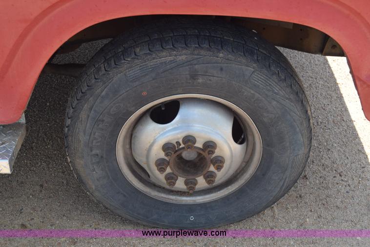 image for item K6746 1985 Ford F350 flatbed pickup truck