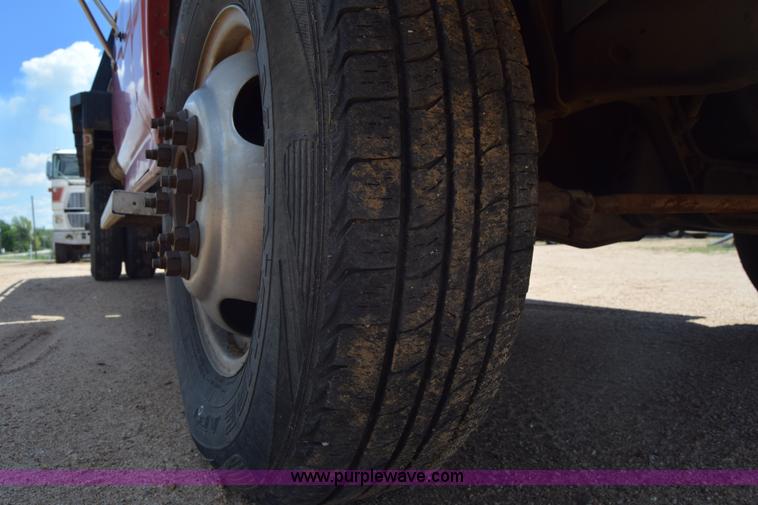 image for item K6746 1985 Ford F350 flatbed pickup truck