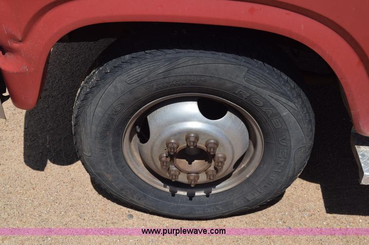 image for item K6746 1985 Ford F350 flatbed pickup truck