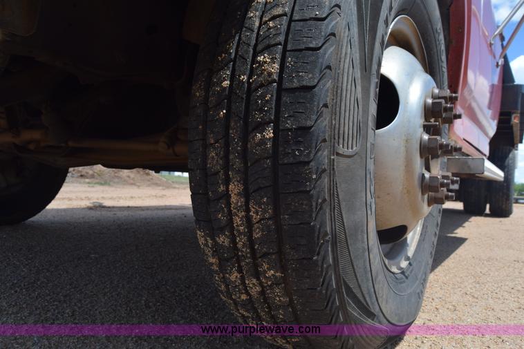 image for item K6746 1985 Ford F350 flatbed pickup truck