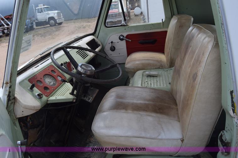 image for item K6747 1963 Ford Econoline E100 van
