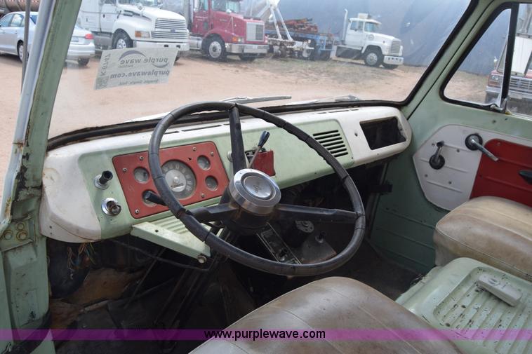 image for item K6747 1963 Ford Econoline E100 van