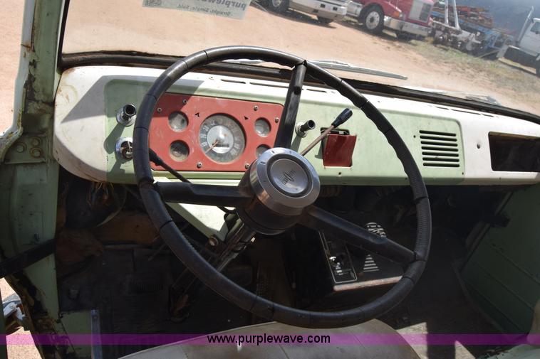 image for item K6747 1963 Ford Econoline E100 van