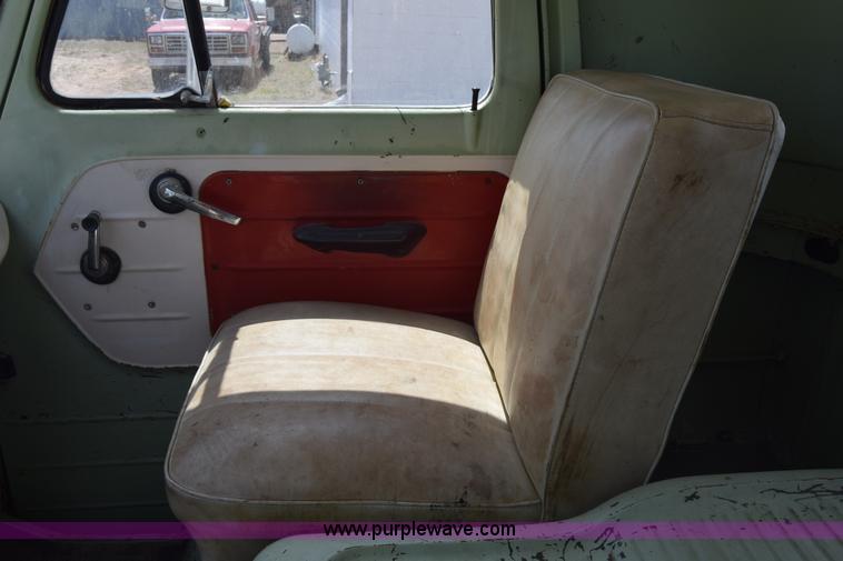 image for item K6747 1963 Ford Econoline E100 van