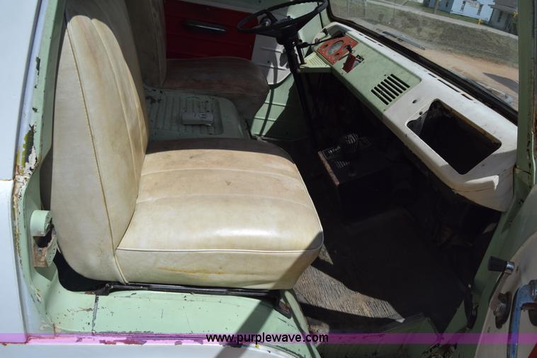 image for item K6747 1963 Ford Econoline E100 van