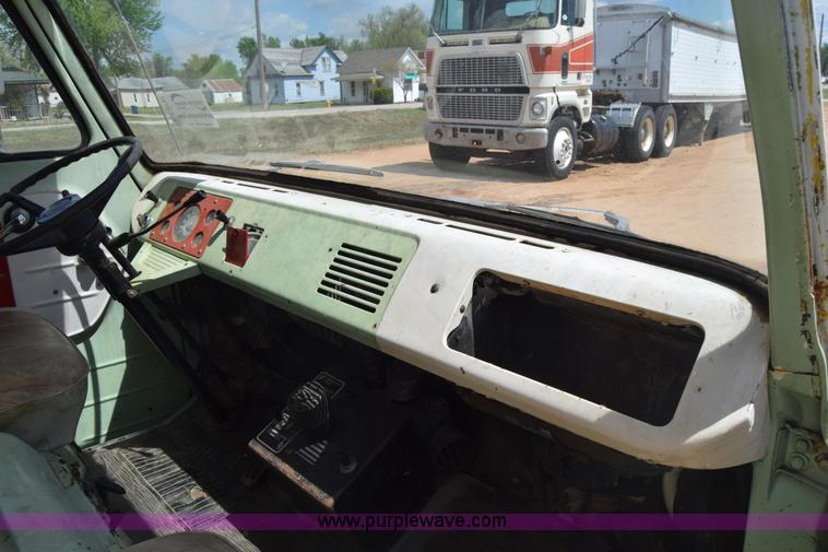 image for item K6747 1963 Ford Econoline E100 van