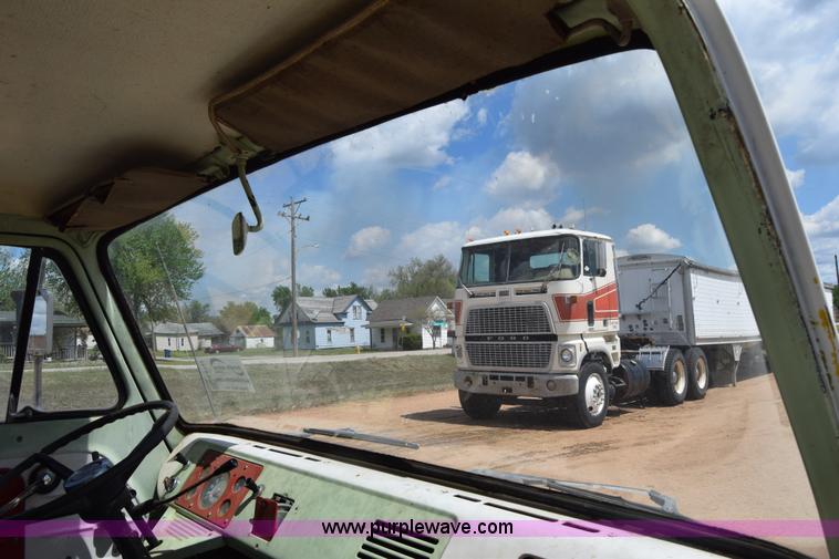 image for item K6747 1963 Ford Econoline E100 van