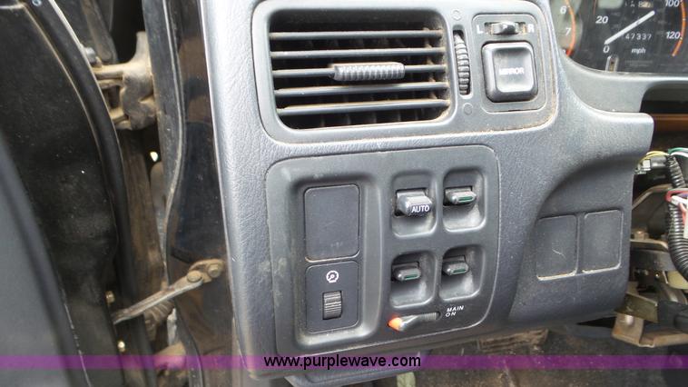 image for item K6763 2000 Honda CR-V SUV