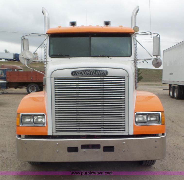 image for item K6766 1993 Freightliner FLD tow truck