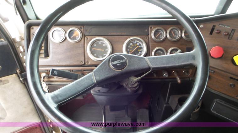 image for item K6766 1993 Freightliner FLD tow truck