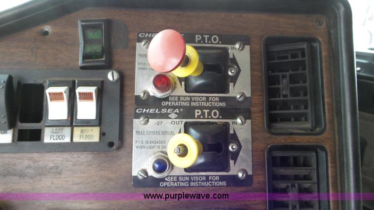 image for item K6766 1993 Freightliner FLD tow truck