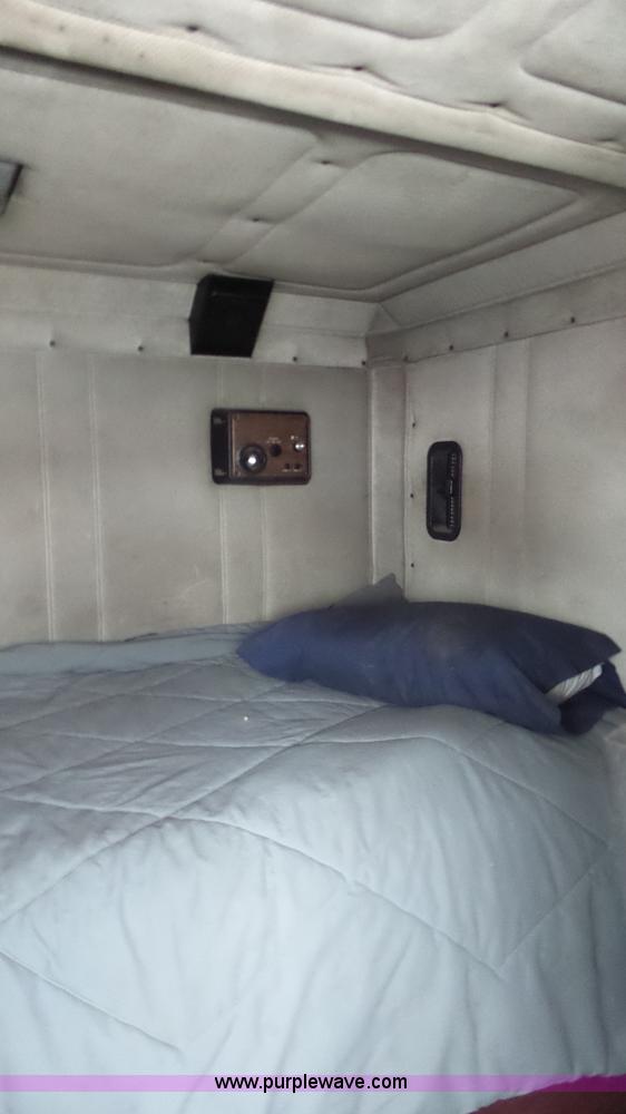 image for item K6766 1993 Freightliner FLD tow truck