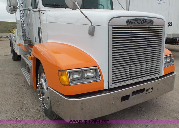 image for item K6766 1993 Freightliner FLD tow truck