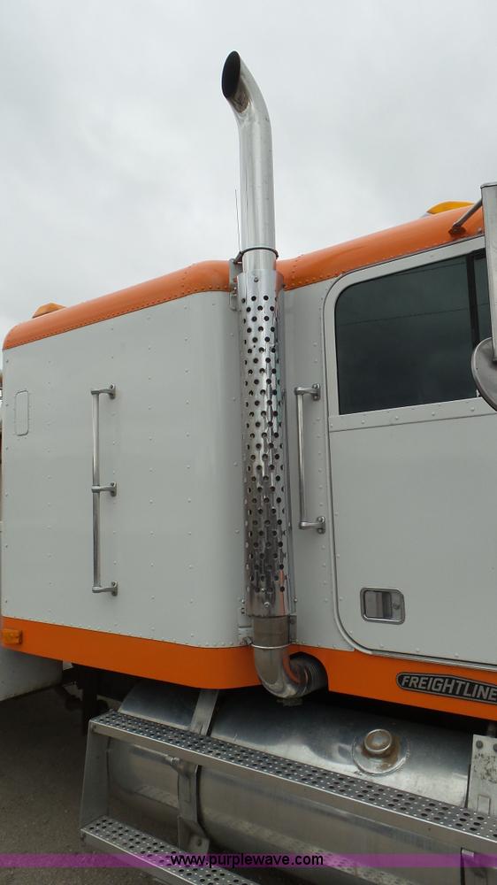 image for item K6766 1993 Freightliner FLD tow truck