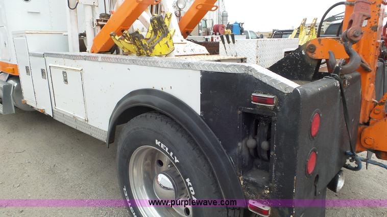image for item K6766 1993 Freightliner FLD tow truck